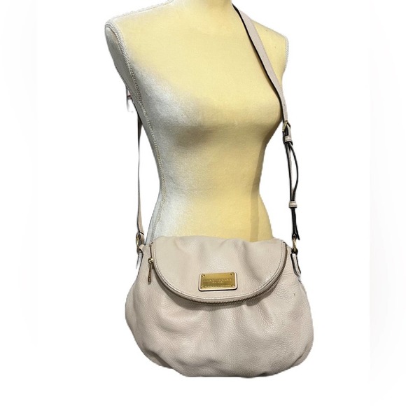 Marc Jacobs Handbags - ★ Marc Jacobs Tan Natasha Style Pebble Leather Crossbody Bag
